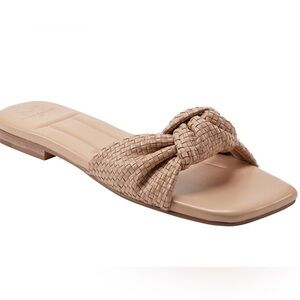 Used great condition barely worn Marc Fisher sandals